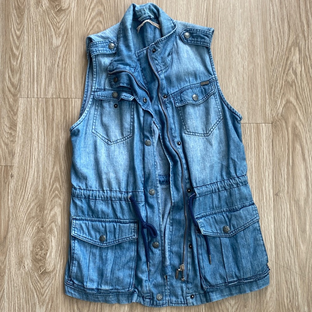 Max Jean, denim vest